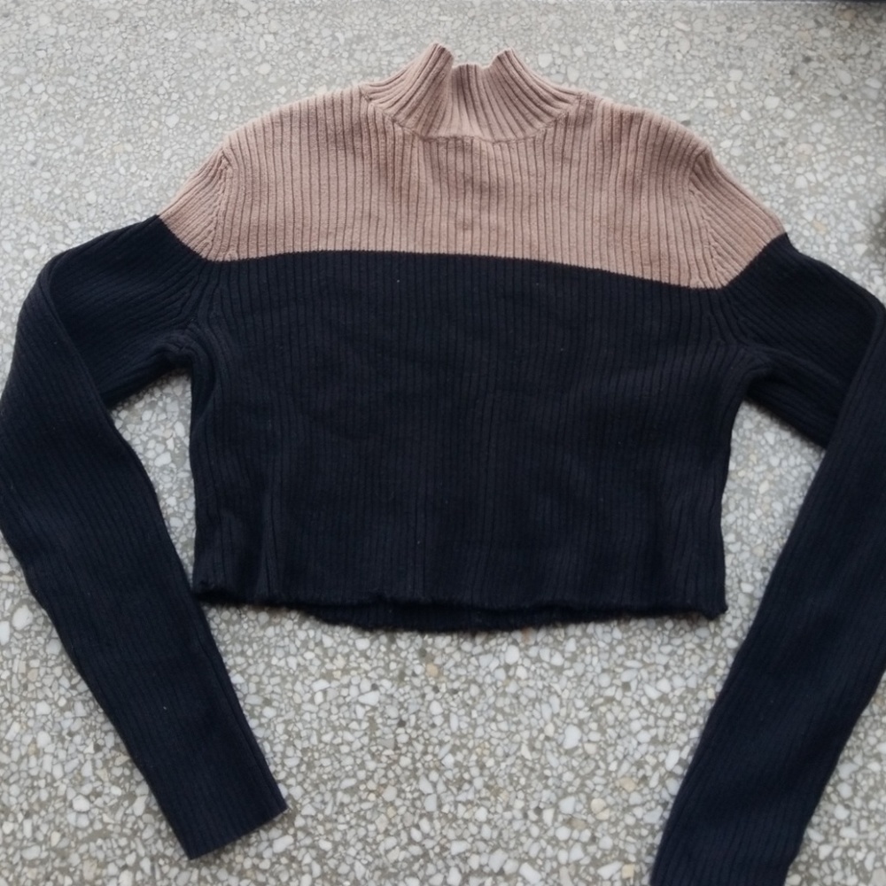 Turtle neck crop top
